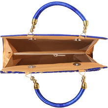 将图片加载到图库查看器,Trendy Velvet Party Wear Bridal Clutch