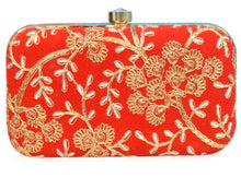 Load image into Gallery viewer, Trendy Velvet Party Wear Bridal Box Clutch With Metal Sling Chain