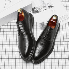 Load image into Gallery viewer, Autumn 2020 men's shoes Plaid printed British business dress casual leather shoes men's plush leather shoes 18562
