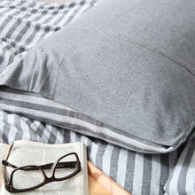 Load image into Gallery viewer, Bedding Set sleeping, all cotton knitted four piece set, plain color striped 1.5m bed sheet. Blanket and Sheets