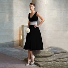 Load image into Gallery viewer, Party Dress White M-5XL Plus Size Knee-length Dresses 2019 New Summer V Neck Sleeveless Slim A Line Dress Vestido Feminina LR117