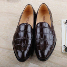 Charger l'image dans la galerie, ourui new arrival crocodile leather business formal Men's formal shoes No stitching manual Men's dress shoes