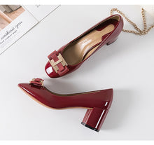 Cargar imagen en el visor de la galería, Classic Bridal Wedding Shoes Woman Metal Decoration Pumps Bowknot High Heel Designer Brand Chunky Heels Shoes Ladies Dress Pumps