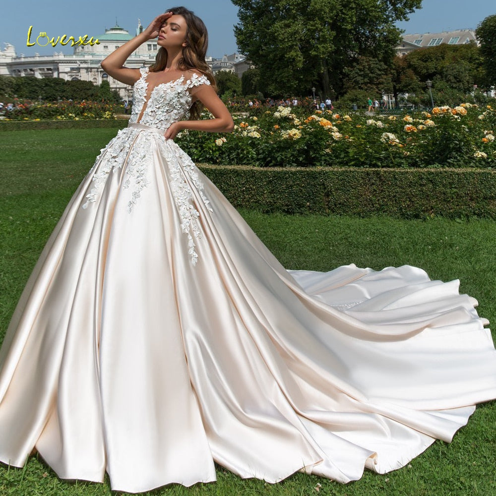 Loverxu Short Sleeve Princess Ball Gown Wedding Dresses 2020 Sexy Applique Beaded Flowers Chapel Train Satin Vintage Bridal Gown