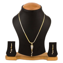 Charger l&#39;image dans la galerie, Golden Color American Diamond Alloy Jewellery Set
