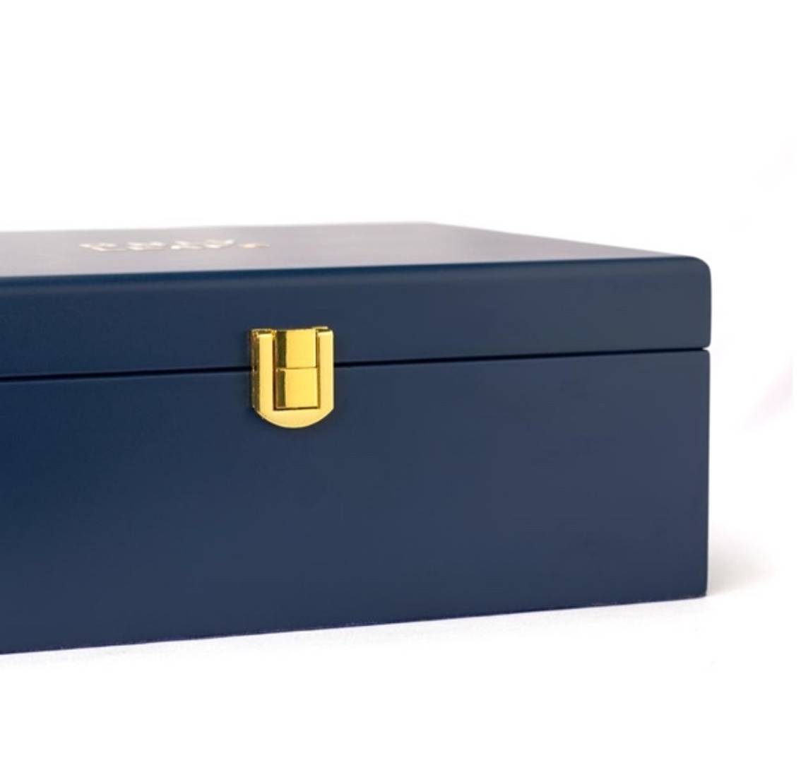 TEA CHEST (60 TEA BAGS)-  All natural ingredients from the best sources meet some of the finest whole leaf green teas of the country, making this chest an extraordinary collection.