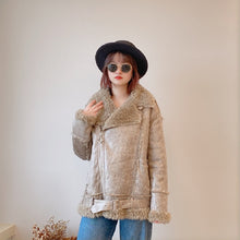 将图片加载到图库查看器，2021 New Real Fur Coats Female Women&#39;s Patchwork Leather Jackets Sheep Shearing Wool Short Overcoats Thick Warm Lapel Outwear
