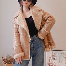 将图片加载到图库查看器，2021 New Real Fur Coats Female Women&#39;s Patchwork Leather Jackets Sheep Shearing Wool Short Overcoats Thick Warm Lapel Outwear
