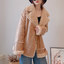 将图片加载到图库查看器，2021 New Real Fur Coats Female Women&#39;s Patchwork Leather Jackets Sheep Shearing Wool Short Overcoats Thick Warm Lapel Outwear
