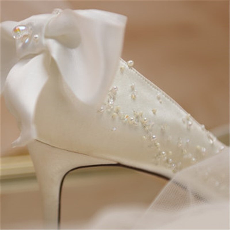 2021 French Embroidery Stiletto Bridal Wedding Shoes Female White side empty banquet Dress Single Shoes Pearl Sandals