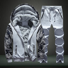 Cargar imagen en el visor de la galería, Autumn &amp; Winter Plus Velvet Men&#39;s Sports Camouflage Two-Piece Set Men&#39;s Casual Thick Warm Coat Men&#39;S Wear
