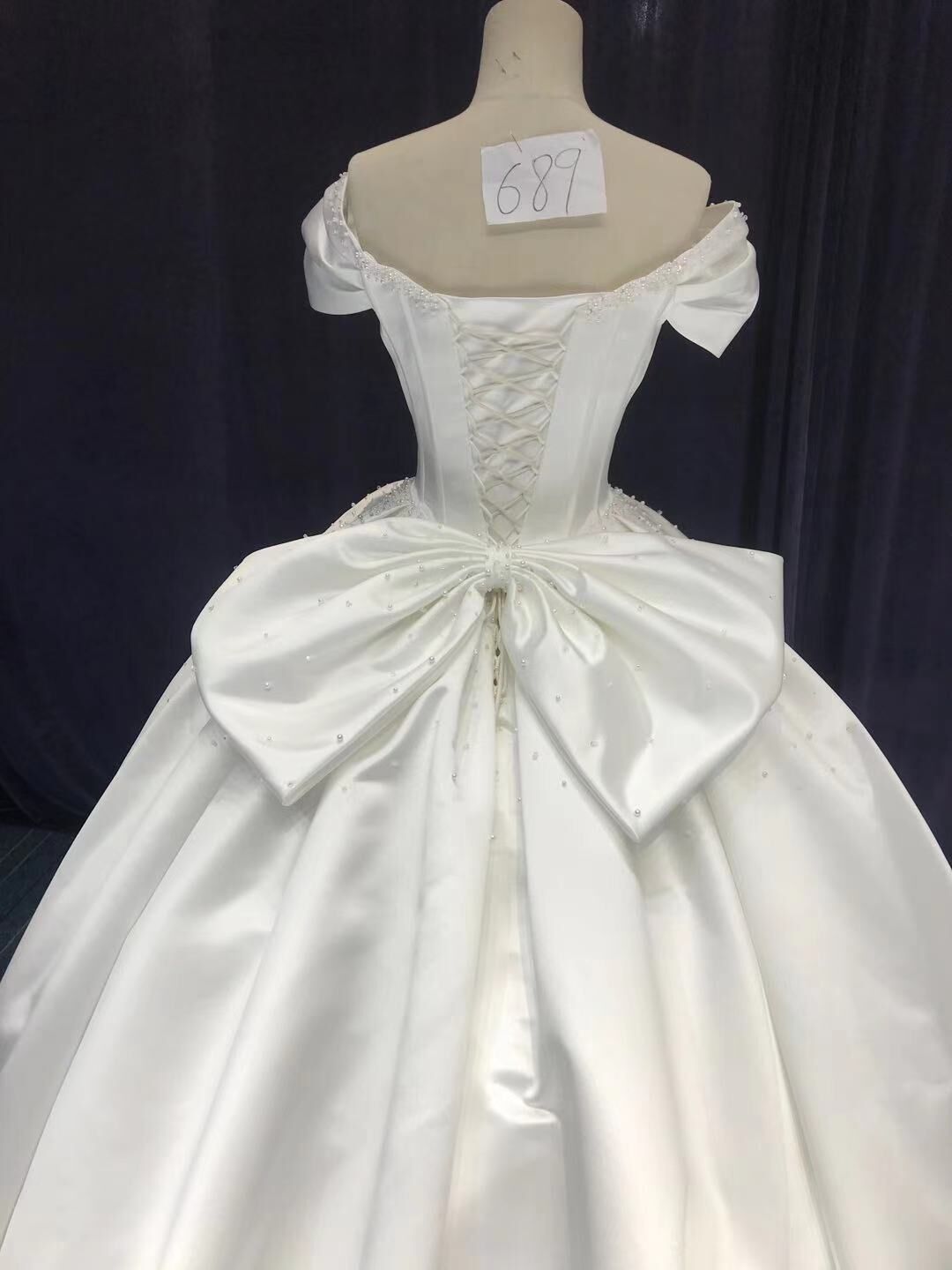 Customized Bespoke Wedding Dress V-Neck Ruffles Satin Embroidery Princess Bridal Dress