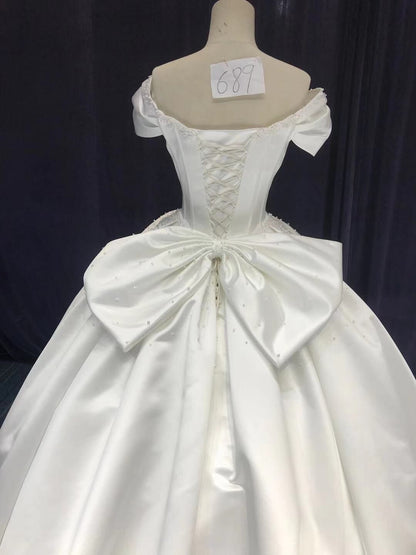 Customized Bespoke Wedding Dress V-Neck Ruffles Satin Embroidery Princess Bridal Dress