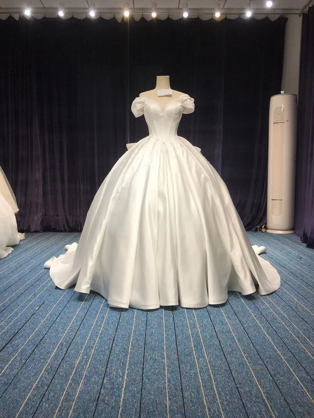Customized Bespoke Wedding Dress V-Neck Ruffles Satin Embroidery Princess Bridal Dress