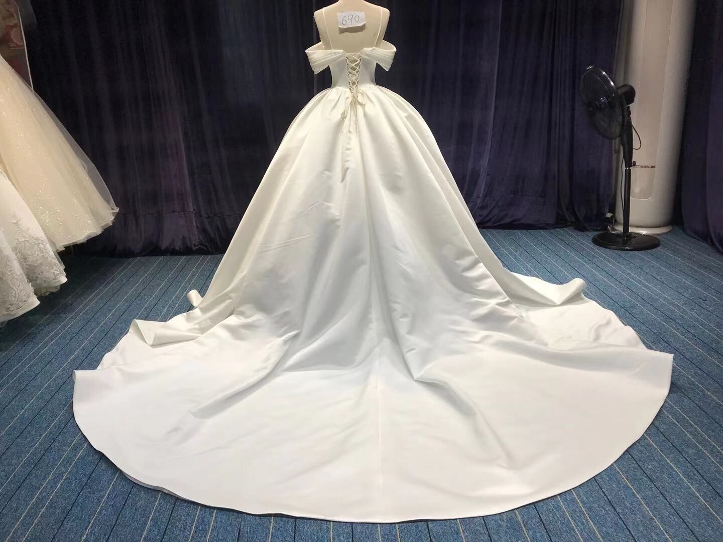 Customized Bespoke Wedding Dress V-Neck Ruffles Satin Embroidery Princess Bridal Dress