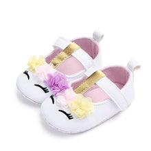 Load image into Gallery viewer, New Flower Embroidery Baby Girl Shoes Cotton Non-slip Soled Toddler Shoes Spring Summer Baby Shoes Princess Girls First Walkers
