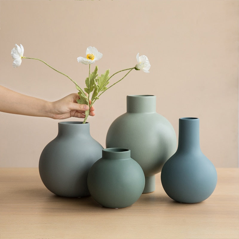 Modern Spherical Flower Vase Floral Ceramic Ball Planter Vase for Dried Flowers Table Top Centerpieces for Home Decoration