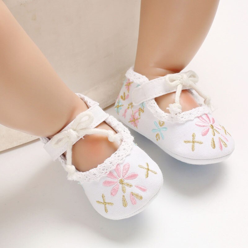 New Flower Embroidery Baby Girl Shoes Cotton Non-slip Soled Toddler Shoes Spring Summer Baby Shoes Princess Girls First Walkers