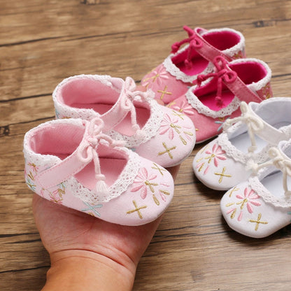 New Flower Embroidery Baby Girl Shoes Cotton Non-slip Soled Toddler Shoes Spring Summer Baby Shoes Princess Girls First Walkers