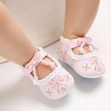 Load image into Gallery viewer, New Flower Embroidery Baby Girl Shoes Cotton Non-slip Soled Toddler Shoes Spring Summer Baby Shoes Princess Girls First Walkers
