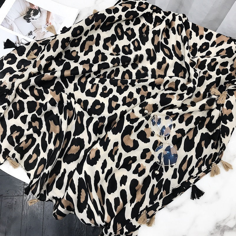 Designer Women's Leopard Dot Tassel Viscose Shawl Scarf High Quality Neckerchief Autumn Winter Foulards Muslim Hijab Sjaal