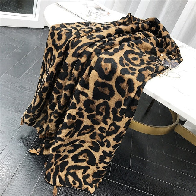 Designer Women's Leopard Dot Tassel Viscose Shawl Scarf High Quality Neckerchief Autumn Winter Foulards Muslim Hijab Sjaal