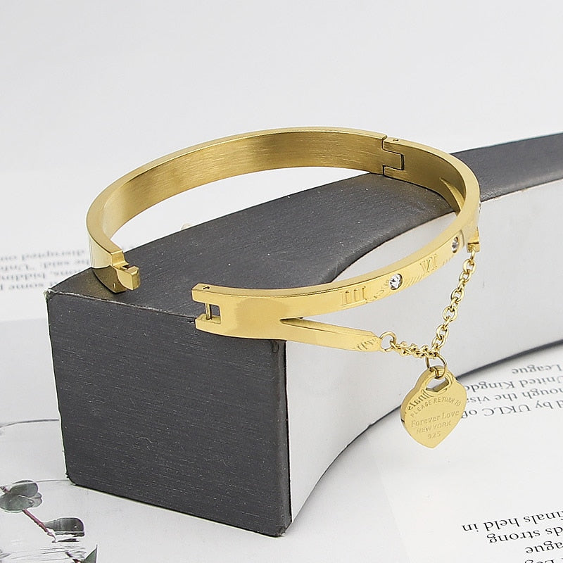 Design Luxury Brand Bracelet Women Hanging Heart Label Forever Love Pulseira Titanium steel Bangle & Bracelets For Women Jewelry