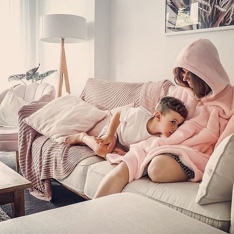 Women Pocket Hooded Blanket