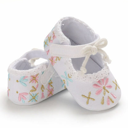 New Flower Embroidery Baby Girl Shoes Cotton Non-slip Soled Toddler Shoes Spring Summer Baby Shoes Princess Girls First Walkers