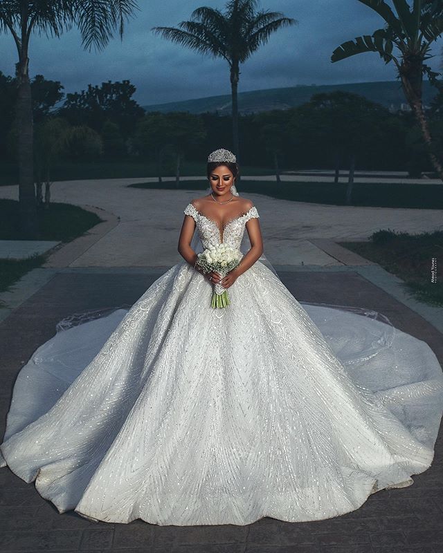 Luxury Off Shoulder Lace Ball Gown Wedding Dresses Princess Backless Muslim Bride Wedding Gowns Bridal Gowns Robe De Marriee