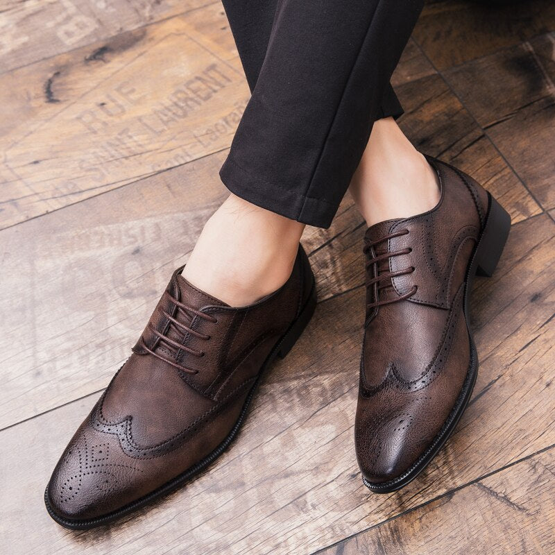 New 2020 Men's Dress Shoes Formal Wedding Genuine Leather Shoes Retro Brogue Business Office Men's Flats Oxford Style