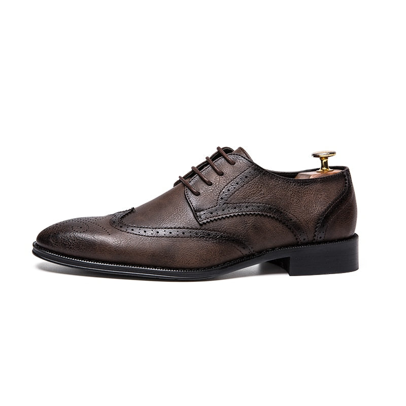 New 2020 Men's Dress Shoes Formal Wedding Genuine Leather Shoes Retro Brogue Business Office Men's Flats Oxford Style