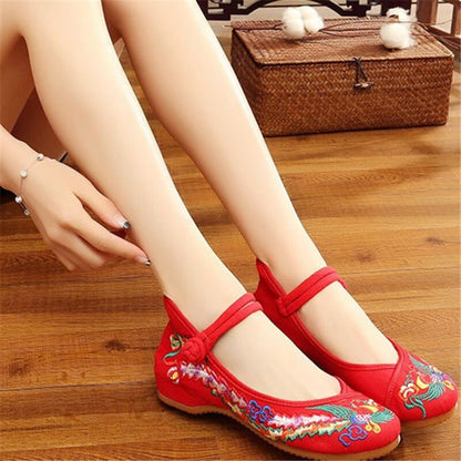 Women's Chinese Embroidery Shoes Spring Summer Sizes 35 41 Woman Flat Shoes Vintage Flowers Women Chinese Old Peking Casual Cloth Dancing Shoes