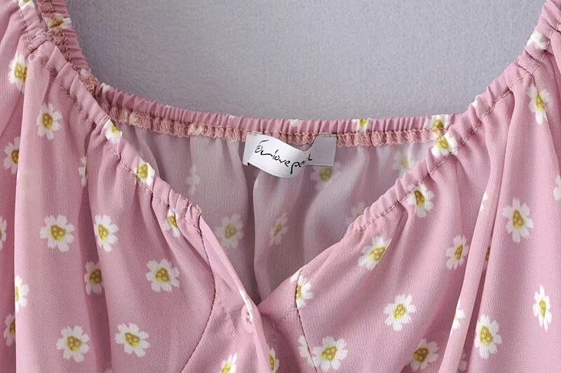 Women Sweetheart Neckline Button Up Crop Top with Puff sleeves Little Daisy Crop Blouse