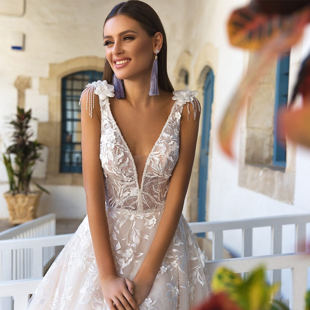 custom Elegant Sweep Train A-line Wedding Dress for Bride with V-neck Sleeveless Tassel Applique Lace Tulle Bridal Gowns