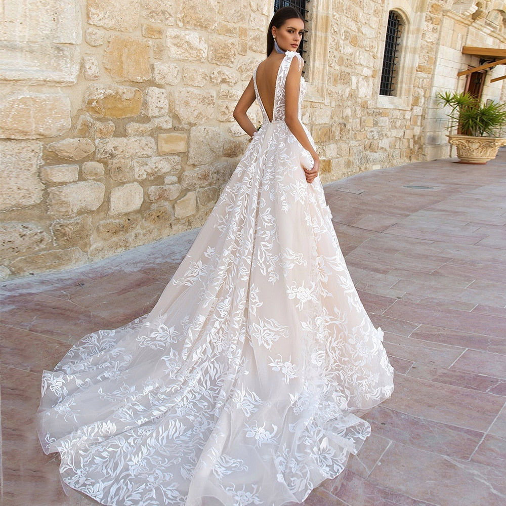 custom Elegant Sweep Train A-line Wedding Dress for Bride with V-neck Sleeveless Tassel Applique Lace Tulle Bridal Gowns