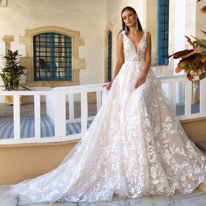 custom Elegant Sweep Train A-line Wedding Dress for Bride with V-neck Sleeveless Tassel Applique Lace Tulle Bridal Gowns