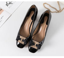 Cargar imagen en el visor de la galería, Classic Bridal Wedding Shoes Woman Metal Decoration Pumps Bowknot High Heel Designer Brand Chunky Heels Shoes Ladies Dress Pumps
