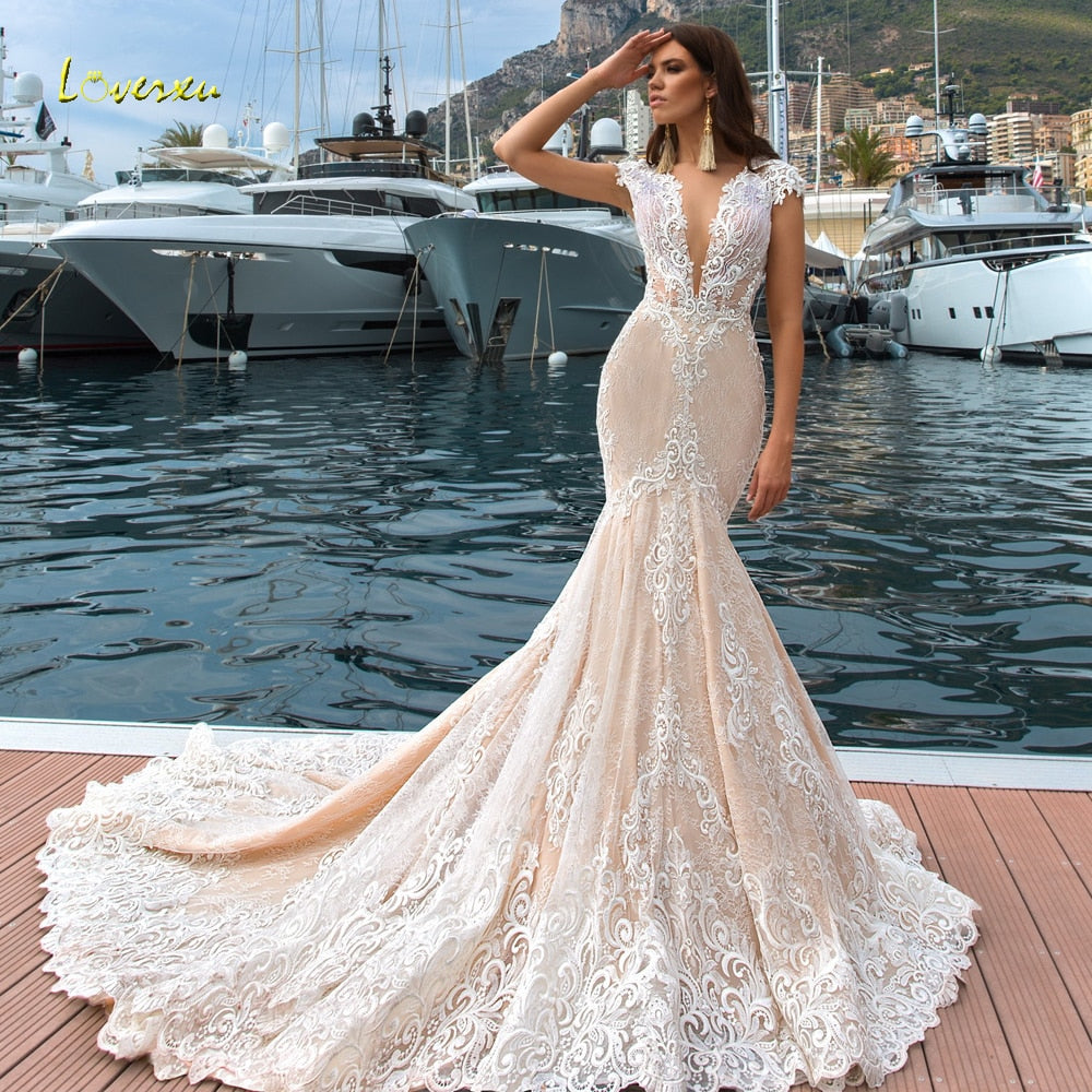 Loverxu Sexy Illusion V Neck Lace Mermaid Wedding Dresses 2020 Embroidery Appliques Court Train Trumpet Vintage Bridal Gowns