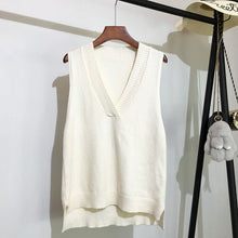 將圖片載入圖庫檢視器 Women&#39;s Cashmere V-neck Knitted Vest
