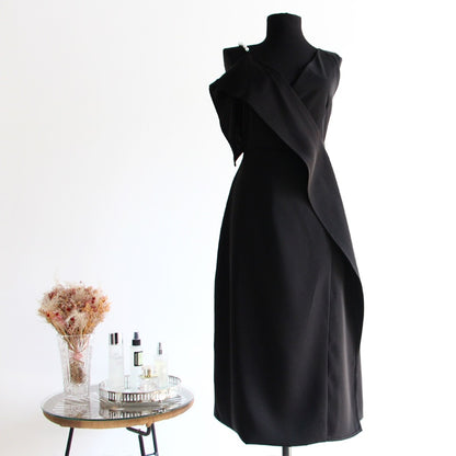 Evening Women's dresses with v-neck and pearl strap